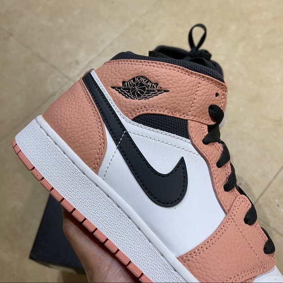 Air Jordan 1 Mid GS Pink Quartz 7Y/W8.5 - Picture 8 of 8
